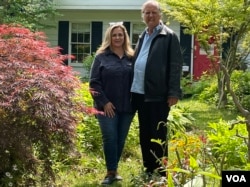 Janet and Jeffrey Crouch in their front yard in Columbia, Maryland, May 10, 2023. (VOA)