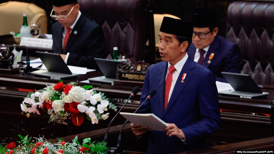 Presiden Joko Widodo menyampaikan RUU APBN dan Nota Keuangan di Gedung DPR/MPR, di Jakarta, Rabu, 16 Agustus 2023. (Foto: Willy Kurniawan/Pool/AFP)