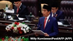 Presiden Joko Widodo menyampaikan RUU APBN dan Nota Keuangan di Gedung DPR/MPR, di Jakarta, Rabu, 16 Agustus 2023. (Foto: Willy Kurniawan/Pool/AFP)