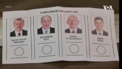 土耳其选举委员会展示选票
