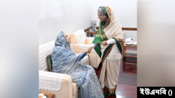 জাতীয় পার্টির প্রধান পৃষ্ঠপোষক ও কো-চেয়ারম্যান বেগম রওশন এরশাদের সঙ্গে প্রধানমন্ত্রী শেখ হাসিনা।