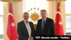 Dışişleri Bakanı Fidan’la bugün Katar’da görüşen Hamas Siyasi Büro Şefi İsmail Haniye, Cumhurbaşkanı Erdoğan’ın davetlisi olarak Türkiye’ye geliyor. 