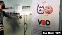 Acting on orders from Prime Minister Hun Sen, Cambodian authorities on Feb. 13, 2023, shuttered independent news outlet Voice of Democracy (VOD). (Sun Narin/VOA Khmer)