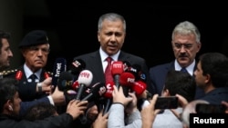 Турски министер за внатрешни работи Али Јерликаја