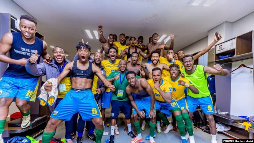 Abakinyi b'Amavubi y'u Rwanda nyuma yo gutsinda umukino wabahuje na Lesotho