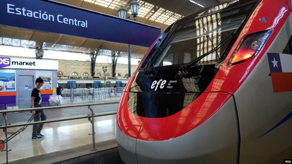 La empresa ferrocarriles del Estado (EFE) de Chile invirtió 70 millones de dólares en seis trenes de alta velocidad fabricados en China. Estos trenes son de alta velocidad y alcanzan 160 kilómetros por hora.