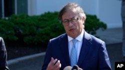 El presidente de Colombia, Gustavo Petro, habla con periodistas tras su reunión con el presidente, Joe Biden, en la Casa Blanca en Washington, el jueves 20 de abril de 2023.