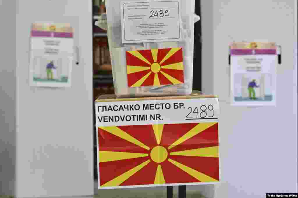 Македонските граѓани излегоа на гласање, на располагање имаат две гласачки кутии: За претседател и за пратеници во Македонското собрание.
