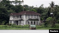 Aung San Suu Kyi's now empty house is seen by Yangon's Inya lake, July 4, 2009.