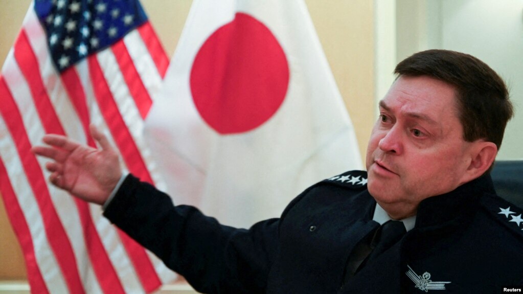美国太空军作战部长萨尔茨曼中将(Lt.General Chance Saltzman)在东京接受路透社采访。（2023年9月25日）(photo:VOA)