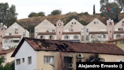 Vivienda de la ciudad de Kyriat Shmona en la que impactó en días recientes un proyectil disparado desde Líbano, por la milicia chii Hezbolá, el 31 de octubre de 2023.