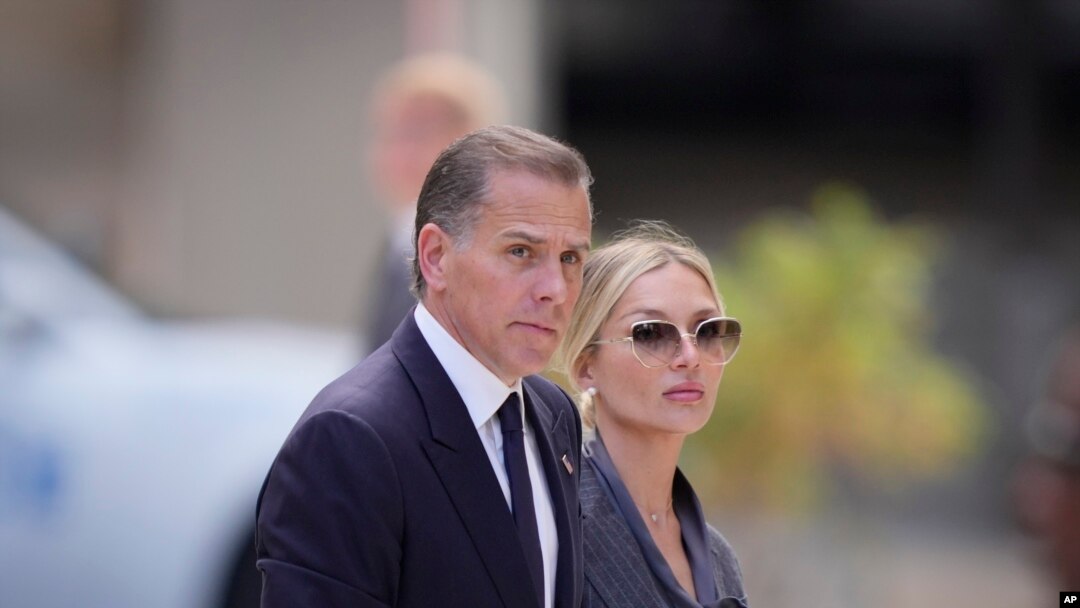 Hunter Biden umuhungu wa perezida w’Amerika Joe Bidenna na madamu we Melissa Cohen Biden, i bagera ku rukiko rwo ku rwego rw'igihugu ruri i Wilmington, muri leta ya Delaware taliki 3/6/2024