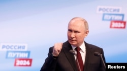 2024年3月18日，普京在俄羅斯總統大選後，在莫斯科的一個競選總部發表演說。