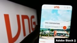 FILE - Situs web perusahaan teknologi Vietnam VNG Corporation pada layar telepon. VNG, salah satu penerbit game terkemuka di Vietnam, mengajukan IPO pada bulan Agustus tak lama setelah pembuat kendaraan listrik Vietnam VinFast memulai debutnya di New York.