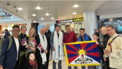 སྲིད་སྐྱོང་གིས་གྲན་མག་གཞུང་དང་གྲོས་ཚོགས་ཁང་གི་མཐོ་རིམ་དབུ་ཁྲིད་ཁག་དང་འཇལ་འཕྲད།