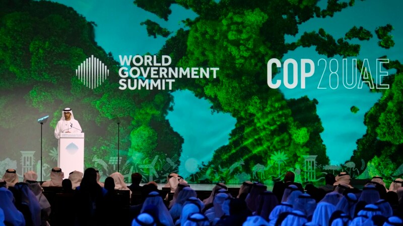 COP28: une centaine d'élus américains et européens exigent le retrait du président
