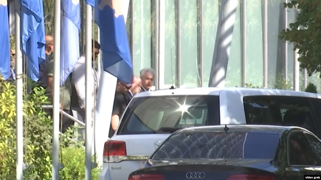 Drejtori i CIA-s takon kryeministrin e Kosovës