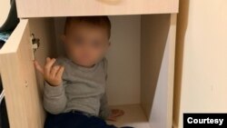 Најмалиот син има две години и штом ги слушне сирените за воздушен напад, се крие инстинктивно