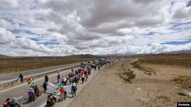 Caravana de las personas con discapacidad de Cochabamba a La Paz.