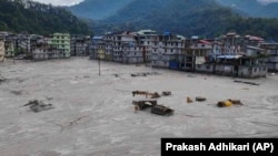 ရုတ်တရက်မိုးသည်းထန်စွာရွာသွန်းပြီး ရေလွှမ်းမိုးသွားတဲ့ အိန္ဒိယနိုင်ငံ ဆစ်ကင်းပြည်နယ်တွင်းက အခြေအနေ။ (အောက်တိုဘာ ၆၊ ၂၀၂၃)