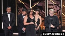 El equipo de "Argentina, 1985", que también fue galardonada durante los Premios Platino, reivindicó la necesidad de exponer la cultura hispana a través de las producciones de cine y televisión.