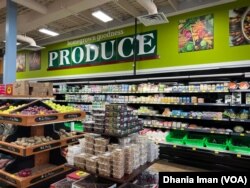 Supermarket Halal Depot di Falls Church, Virginia menjual daging halal segar yang berasal dari peternakan lokal (dok: VOA)