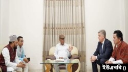 দেশি-বিদেশি নির্বাচন পর্যবেক্ষকদের সমন্বয়ে গঠিত ‘ইলেকশন মনিটরিং ফোরামে’র প্রতিনিধিদের সঙ্গে মতবিনিময় করেন বাংলাদেশের তথ্যমন্ত্রী ও আওয়ামী লীগের যুগ্ম সাধারণ সম্পাদক ড. হাছান মাহমুদ। ২৬ ফেব্রয়ারি, ২০২৩। 