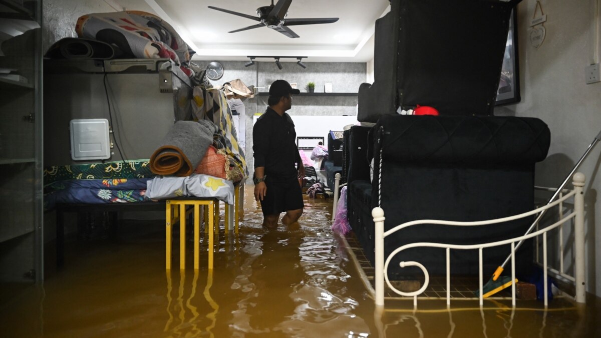 40,000 名马来西亚人在洪水泛滥后撤离