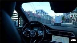 法新社影片截圖顯示的是三藩市的 Waymo 汽車。（2023年8月25 日）