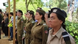 Israelíes entierran a sus soldados caídos en una Jerusalén en tensa calma