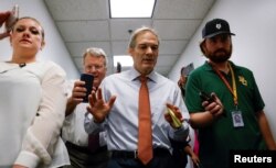 Ketua Komite Kehakiman DPR, Jim Jordan, berbicara kepada wartawan saat ia meninggalkan pertemuan dengan DPR Republik Texas, 4 Oktober 2023. (Foto: REUTERS /Evelyn Hockstein)