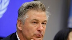 Rebajan cargos contra Alec Baldwin