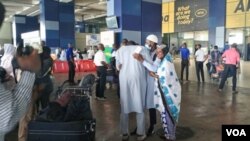 Ghaninan parents in a warm embrace with their Sudanese returnee students