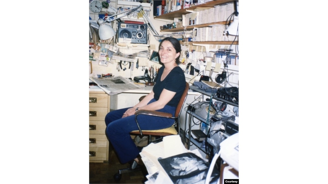 NPR correspondent Sylvia Poggioli sits in her Rome office in the late 1980s. (Piero Benetazzo photo)