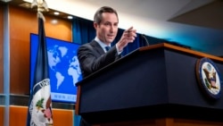 Juru bicara Departemen Luar Negeri AS, Matthew Miller, menjawab pertanyaan wartawan dalam konferensi pers di kantor Deplu AS di Washington, pada 18 Juli 2023. (Foto: AP/Nathan Howard)