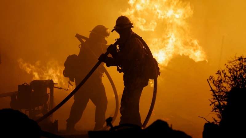Pacific Northwest wildfires force evacuations, smoke chokes swaths of US
