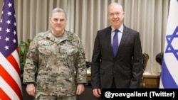 ژنرال مارک میلی رئیس ستاد مشترک ارتش ایالات متحده و یوآف گالانت وزیر دفاع اسرائیل