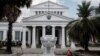 Museum Nasional yang sedang direnovasi di Jakarta, 22 April 2024. (Foto: Yasuyoshi/AFP)