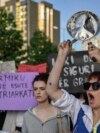 Protest za ženska prava i oštriju primenu kaznene politike prema počiniocima nasilja nad ženama u Prištini, 15. april 2024. (Foto: Armend NIMANI/AFP)