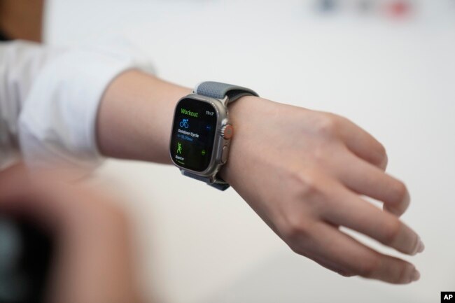 Apple Watch'un en gelişmiş versiyonu Ultra 2 modeli de satışı durdurulan modeller arasında yer alıyor.