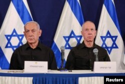 PM Israel Benjamin Netanyahu dan Menhan Yoav Gallant dalam konferensi pers diTel Aviv (foto: dok).