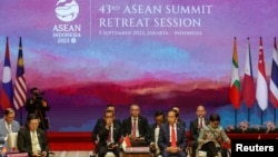 Indonesia's President Joko Widodo delivers his remark during the retreat session of the 43rd Association of Southeast Asian Nations (ASEAN) Summit in Jakarta, Sept. 5, 2023. (Mast Irham/Pool via Reuters) 