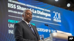 El secretario de Defensa de EEUU, Lloyd Austin, habla en el vigésimo Instituto Internacional de Estudios Estratégicos Shangri-La Dialogue, el foro anual de defensa y seguridad de Asia, en Singapur, el 3 de junio de 2023.