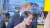 Princ Harry i njegova supruga Meghan uoči dodjele priznanja Fondacije za žene u New Yorku. (Twitter/anDrew/via REUTERS)