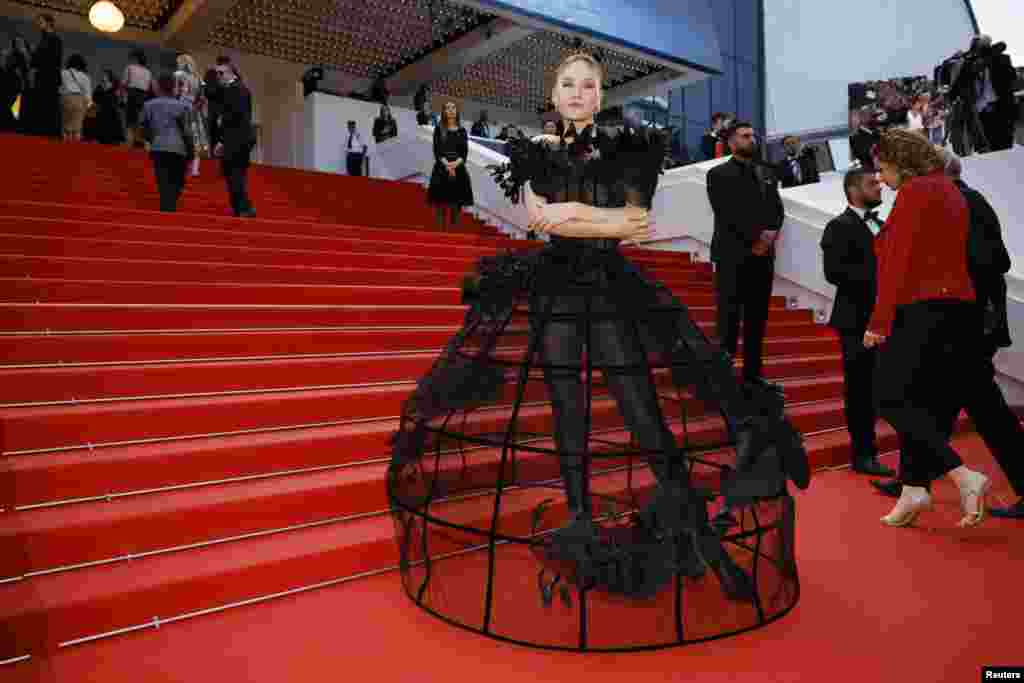 Polina Pushkareva poses on the red carpet during arrivals for the screening of the film &quot;L&#39;Amour ouf&quot; (Beating Hearts) in competition at the 77th Cannes Film Festival in Cannes, France.