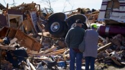 Tornados, lluvias intensas y crecida de ríos deja el paso de la depresión tropical Debby por el Este estadounidense.