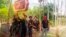 ပုလဲမြို့ဆိုင်းဘုတ်ရှေ့တွေ့ရတဲ့ PDF များ