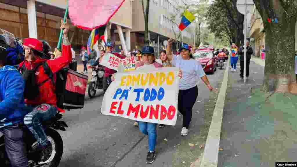 Desde el monumento, salieron aproximadamente a las 9:30 de la mañana&nbsp;(hora local), para dirigirse hacia la Plaza de Bolívar.&nbsp;