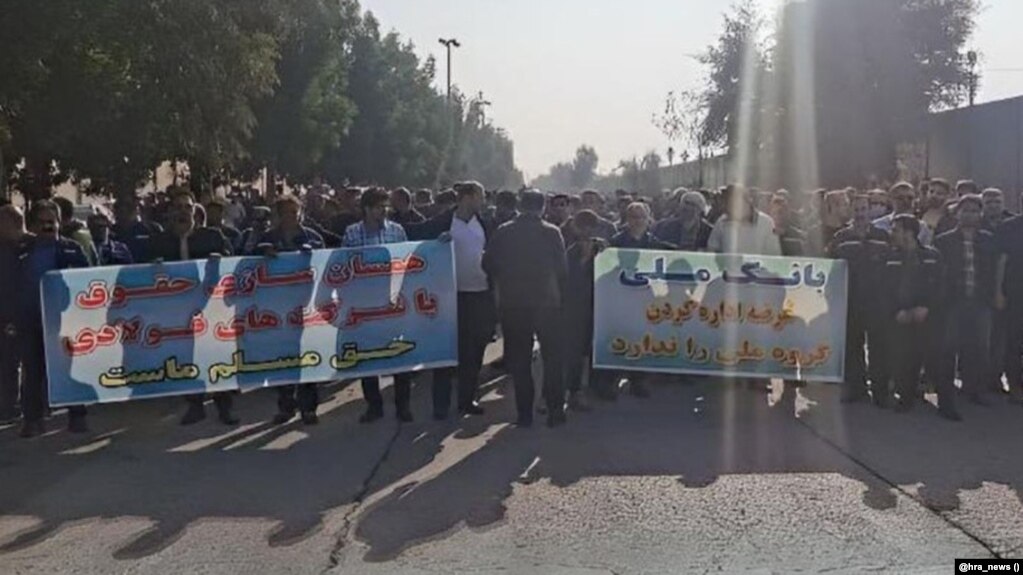 اعتصاب شماری از کارگران کارخانه گروه ملی فولاد ایران در اهواز (چهارشنبه ۶ دی ۱۴۰۲)
