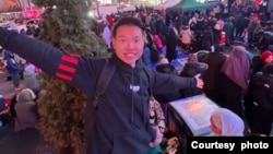 Teddy Cahyadi saat mengikuti salat Tarawih di Times Square, New York (dok: Teddy Cahyadi)